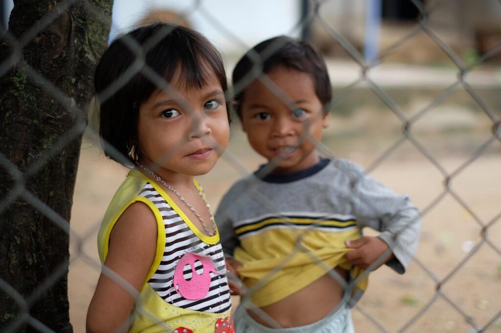 恋愛における恥ずかしがり屋を克服するための方法は？