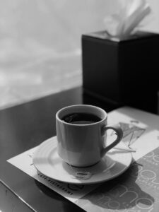 恋愛で自己否定を繰り返す女性の心理とは？